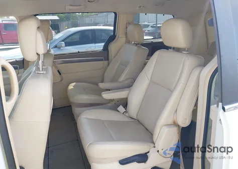 2010 Volkswagen Routan Se z USA, uszkodzony, nr VIN 2V4RW3D19AR348273